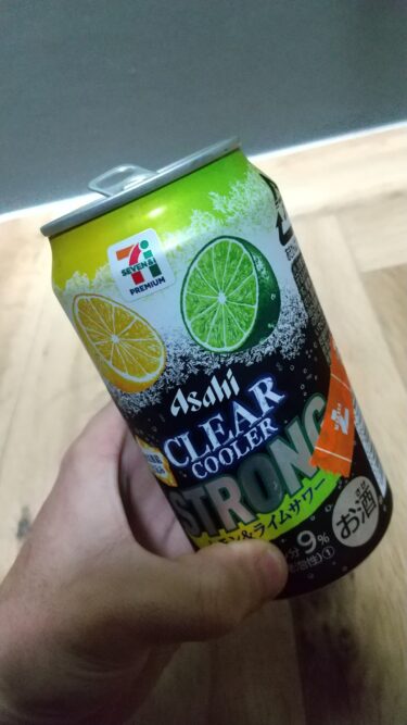 セブンのプライベートチューハイ！クリアクーラー　ストロング　レモン＆ライムサワーを率直にレビューします！