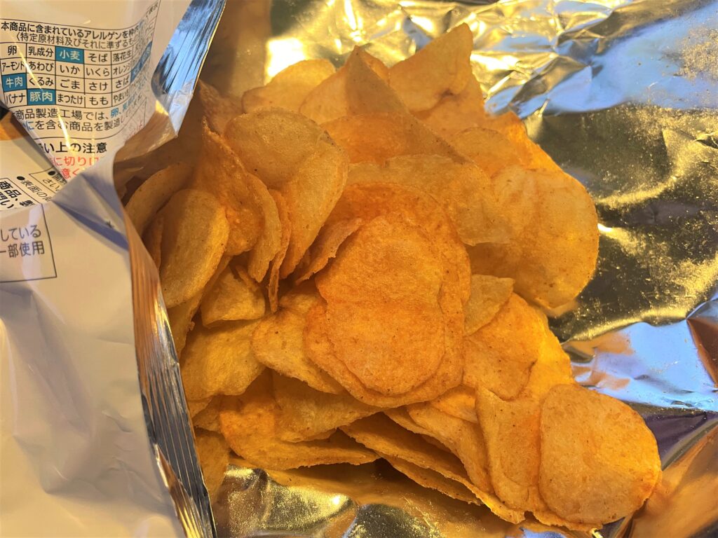 セブンプレミアムの ポテトチップス 濃厚コンソメ味 はお酒に合う リピ買い必死