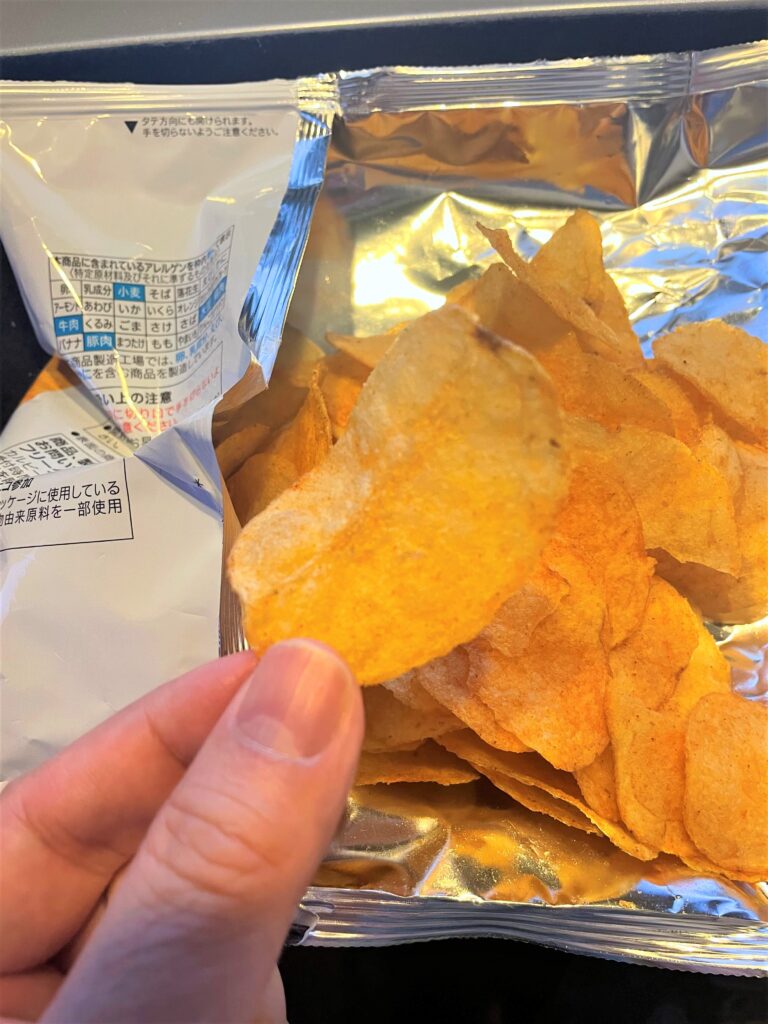 セブンプレミアムの ポテトチップス 濃厚コンソメ味 はお酒に合う リピ買い必死