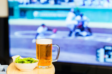 Paravi（パラビ）は野球生中継も見れる動画配信サービス！お酒片手に映像作品を見よう